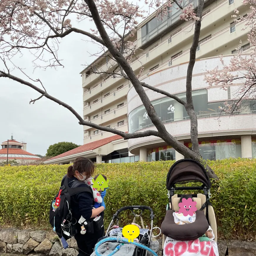 関西、兵庫県、神戸市北区にある重症心身障がい・医療的ケアに対応した児童発達支援施設「こどもデイ　はれいろ」の子どもたちとお花見に行った時の風景:その03