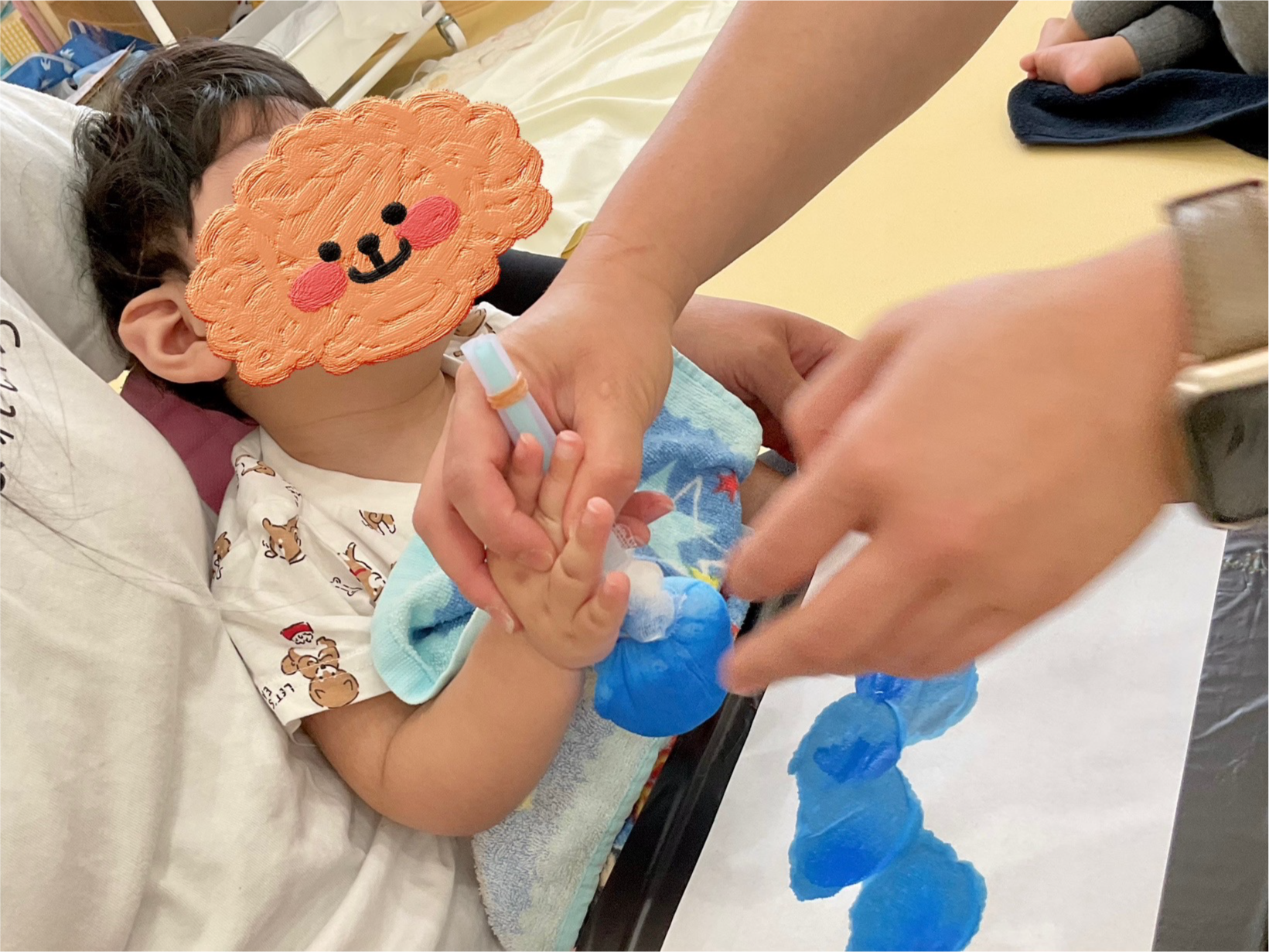 関西、兵庫県、神戸市北区にある重症心身障がい・医療的ケアに対応した児童発達支援施設「こどもデイ　はれいろ」の梅雨の時期の制作活動の写真です。