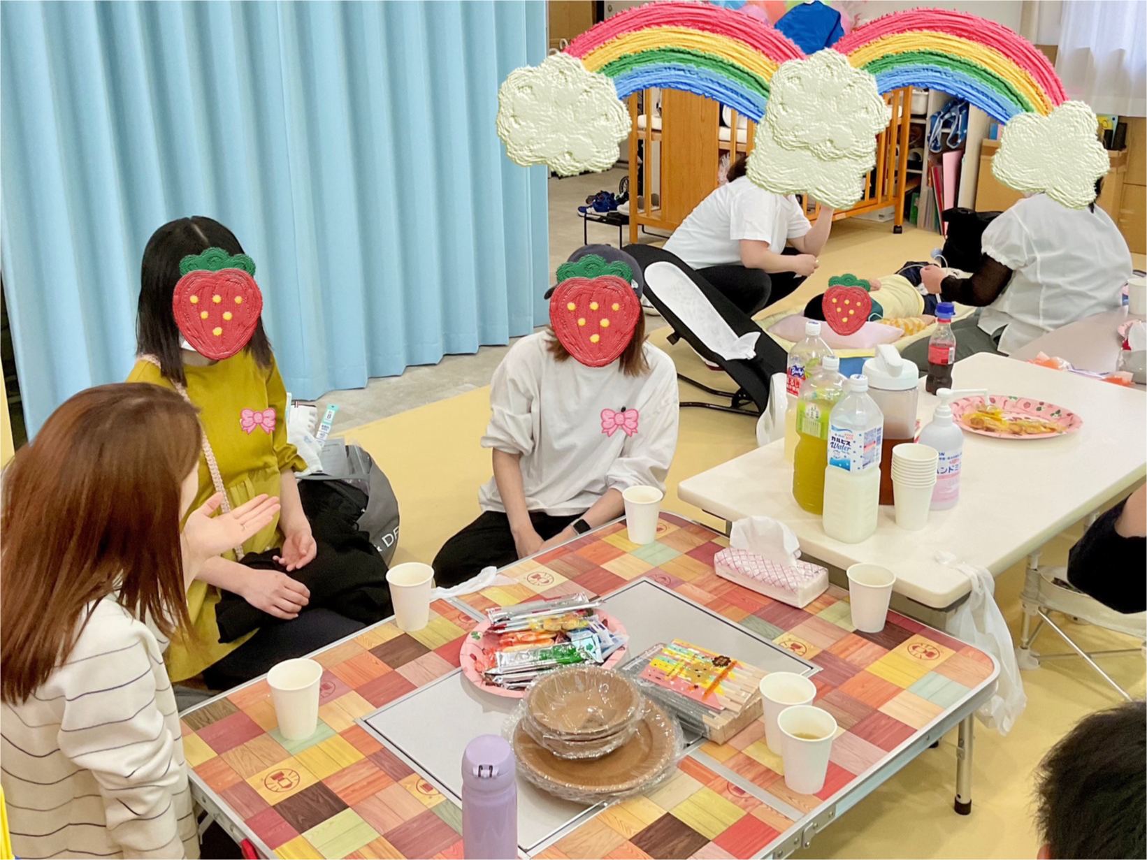 関西、兵庫県、神戸市北区にある重症心身障がい・医療的ケアに対応した児童発達支援施設「こどもデイ　はれいろ」の家族交流会のワンシーン、お母さん達も楽しそうです