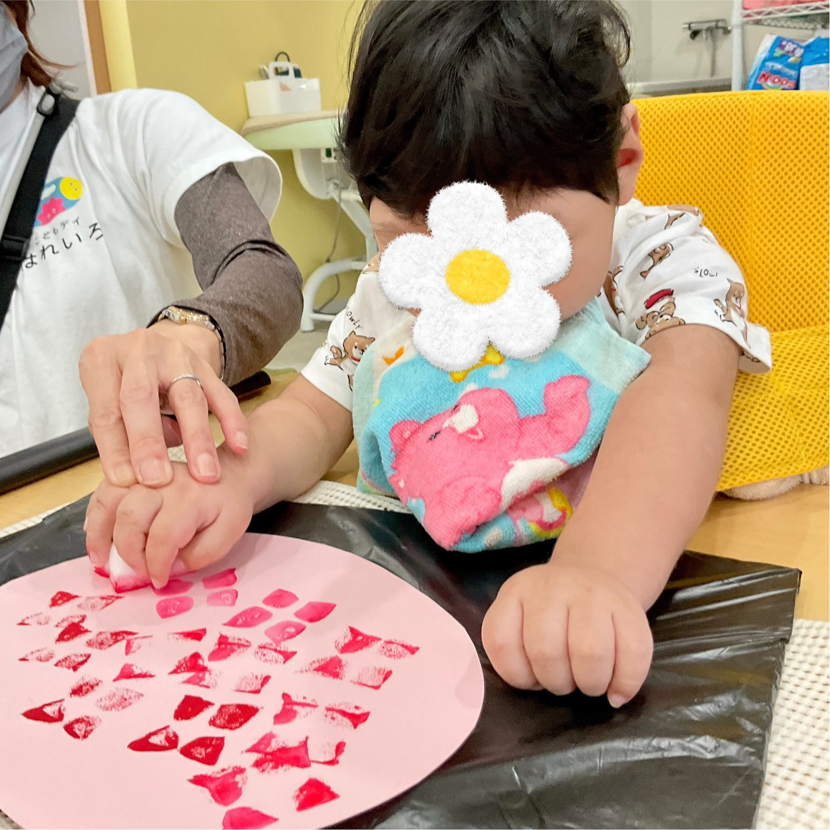関西、兵庫県、神戸市北区にある重症心身障がい・医療的ケアに対応した児童発達支援施設「こどもデイ　はれいろ」の紫陽花制作です。