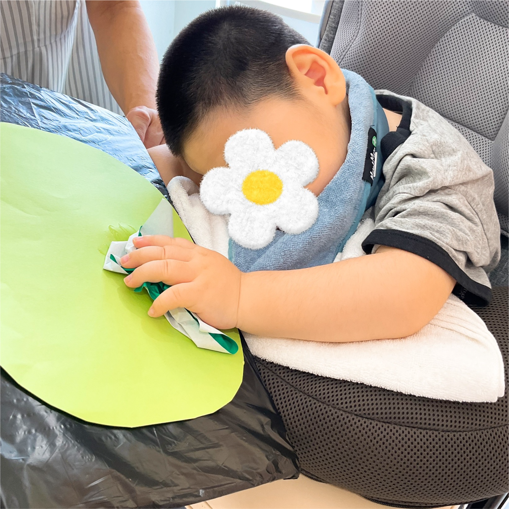 関西、兵庫県、神戸市北区にある重症心身障がい・医療的ケアに対応した児童発達支援施設「こどもデイ　はれいろ」でははれいろの木の制作を行いました。