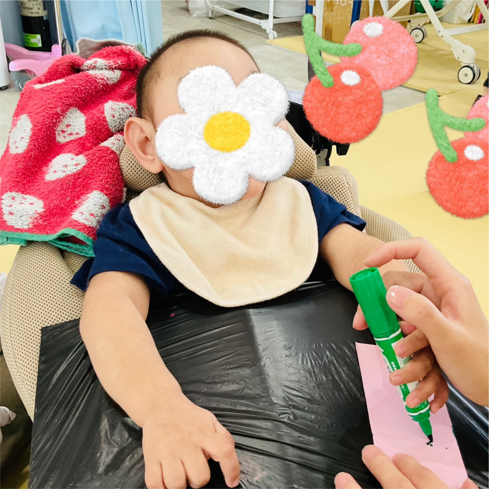 関西、兵庫県、神戸市北区にある重症心身障がい・医療的ケアに対応した児童発達支援施設「こどもデイ　はれいろ」では七夕に向けて笹の葉制作をしています。