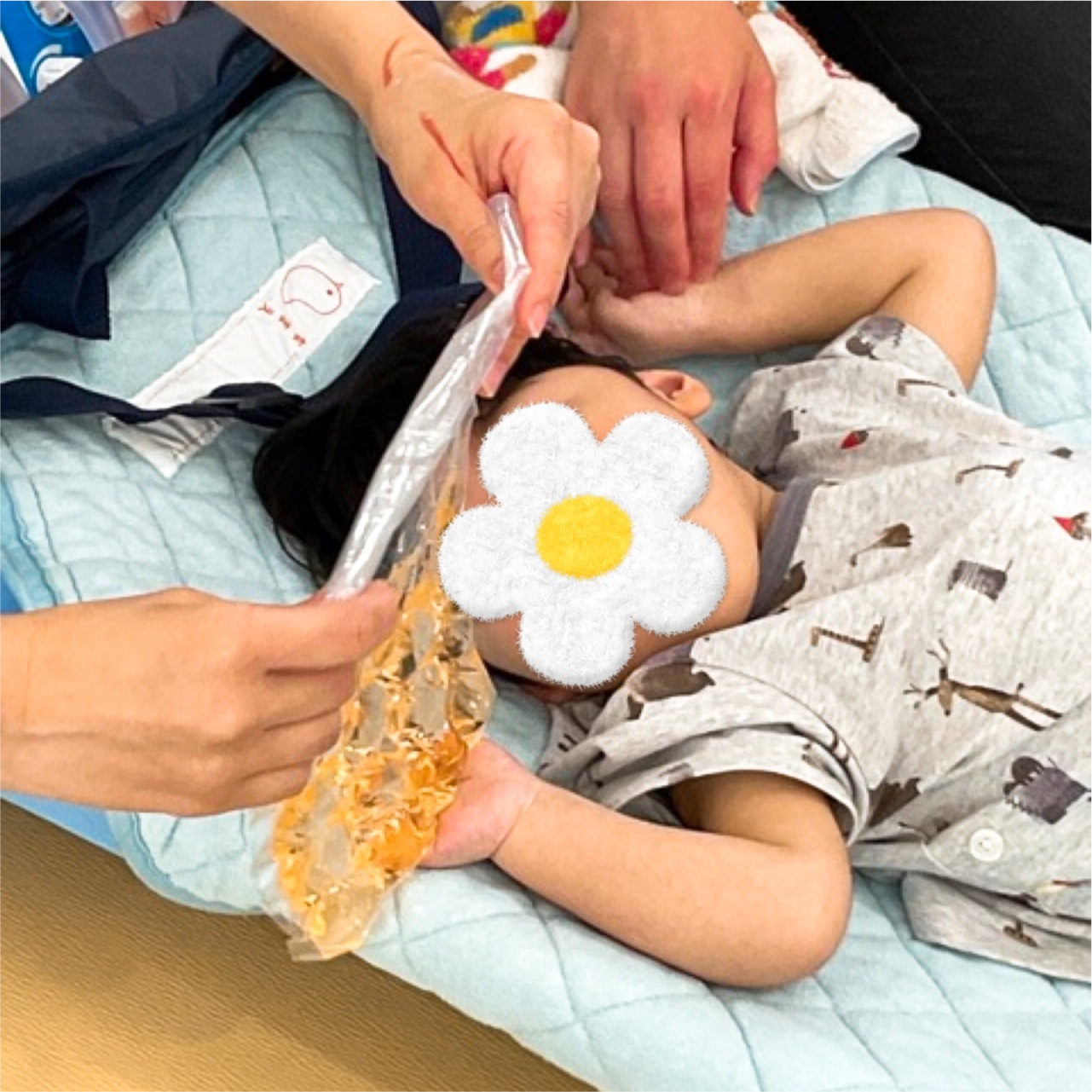関西、兵庫県、神戸市北区にある重症心身障がい・医療的ケアに対応した児童発達支援施設「こどもデイ　はれいろ」では七夕に向けて笹の葉制作をしています。