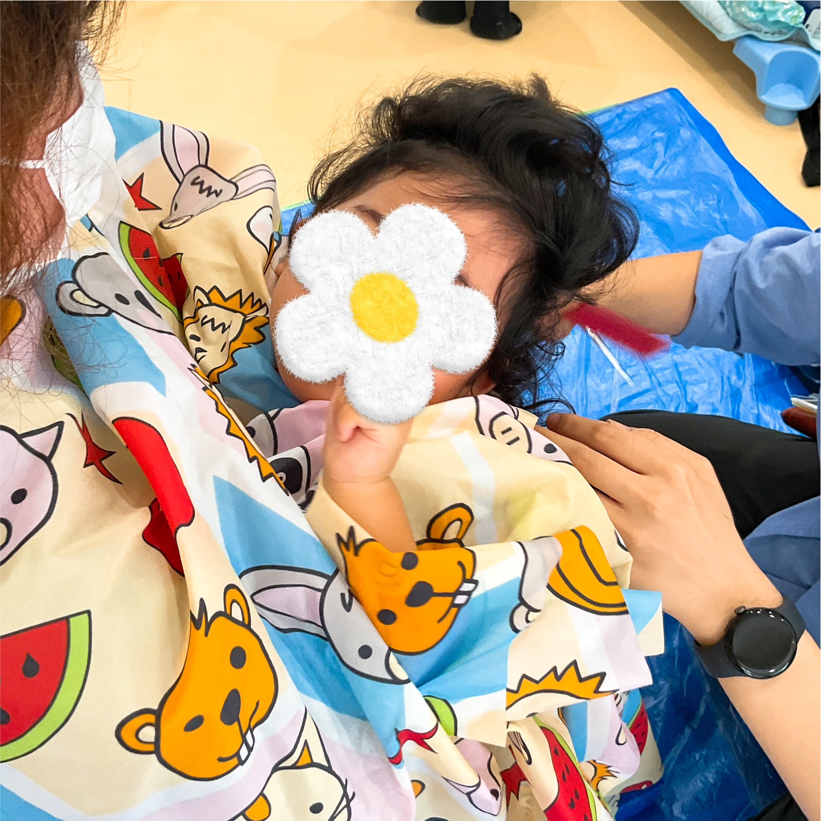 関西、兵庫県、神戸市北区にある重症心身障がい・医療的ケアに対応した児童発達支援施設「こどもデイ　はれいろ」です。初めて訪問美容師さんにお越しいただきカットをして頂きました。