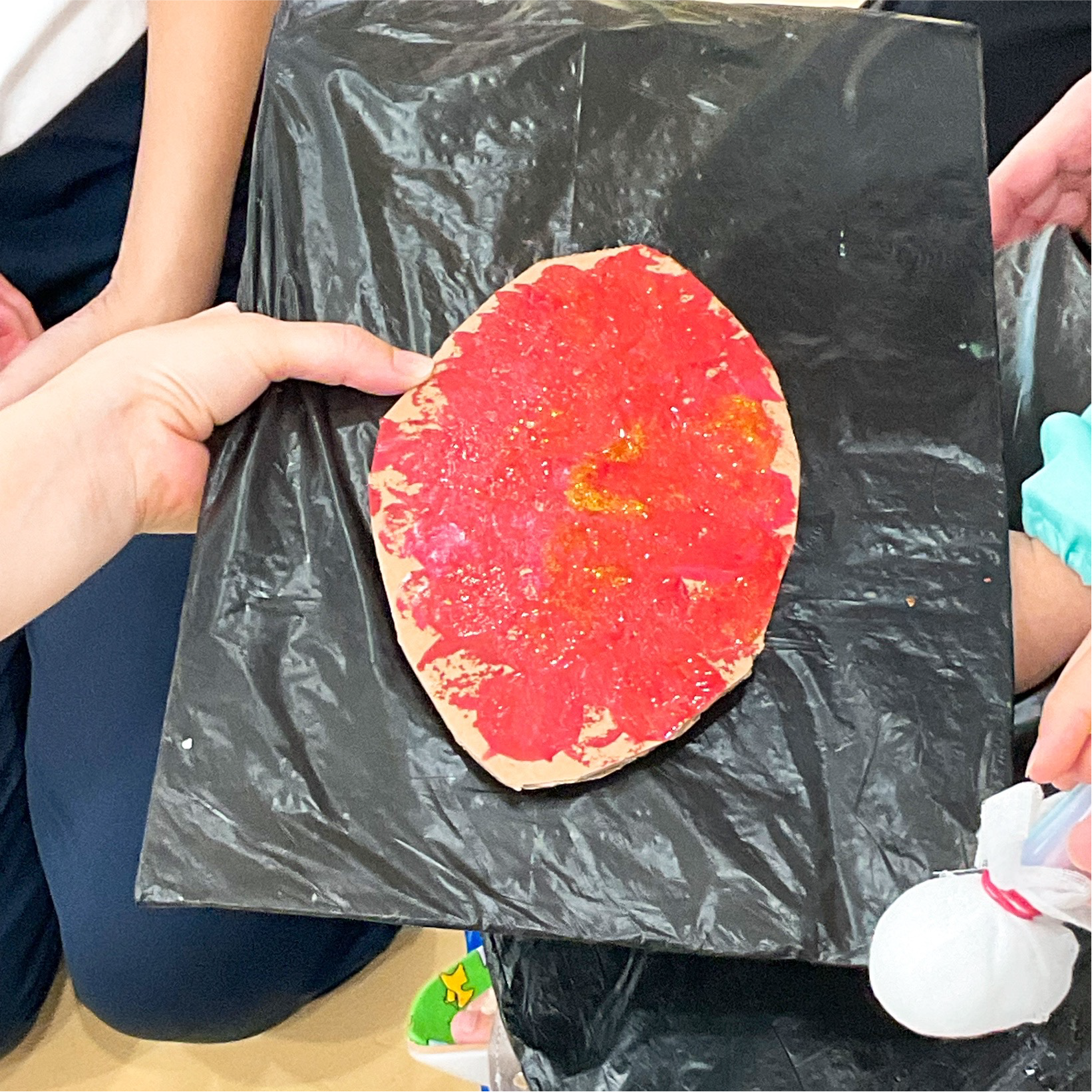 関西、兵庫県、神戸市北区にある重症心身障がい・医療的ケアに対応した児童発達支援施設「こどもデイ　はれいろ」です。みんなで秋の味覚、お芋掘りを体験しました。