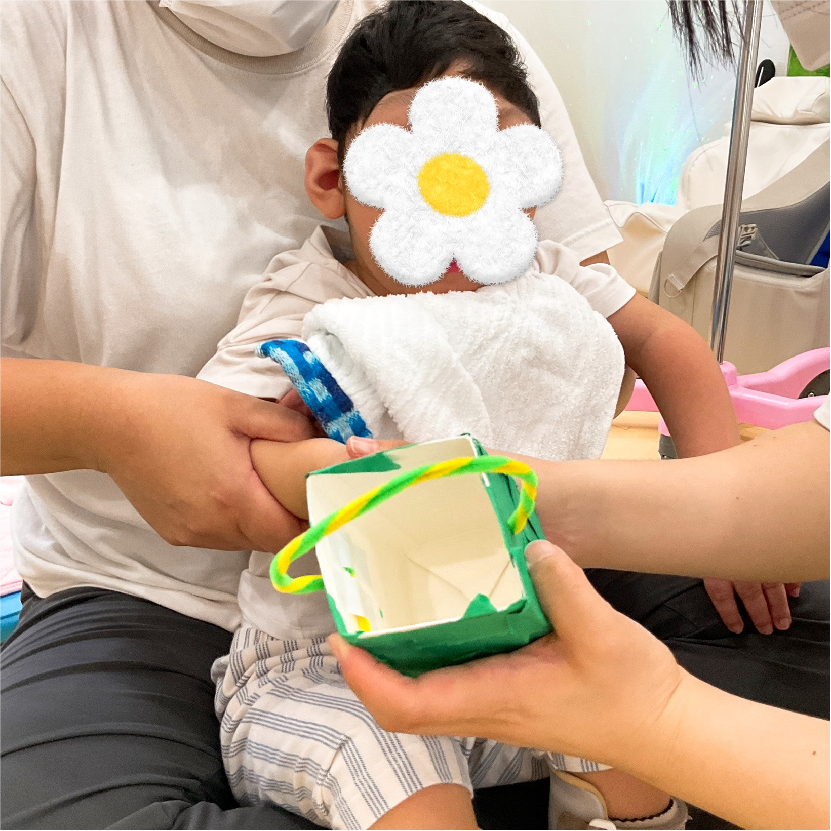 関西、兵庫県、神戸市北区にある重症心身障がい・医療的ケアに対応した児童発達支援施設「こどもデイ　はれいろ」です。みんなでハロウィンボックスの制作を行いました。