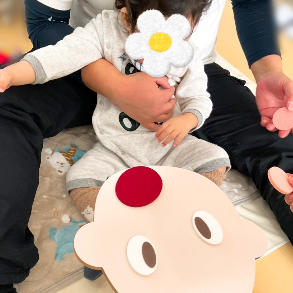 兵庫県神戸市北区にある重症心身障がい・医療的ケアに対応した児童発達支援、居宅訪問型児童発達支援「こどもデイ　はれいろ」です。今日は福笑いをしました！