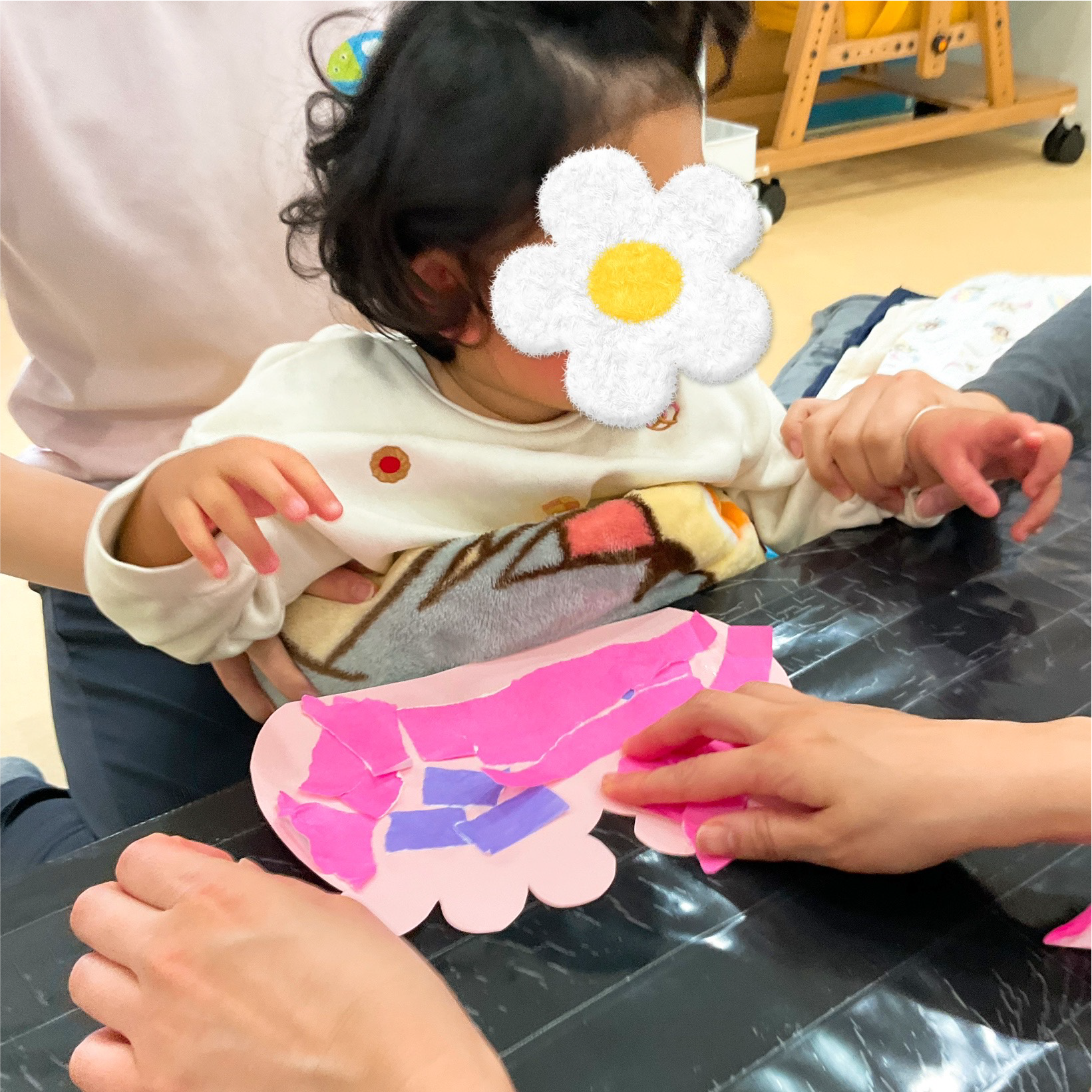 関西、兵庫県、神戸市北区にある重症心身障がい・医療的ケアに対応した児童発達支援、居宅訪問型児童発達支援「こどもデイ　はれいろ」です。今日は節分の製作を行いました！