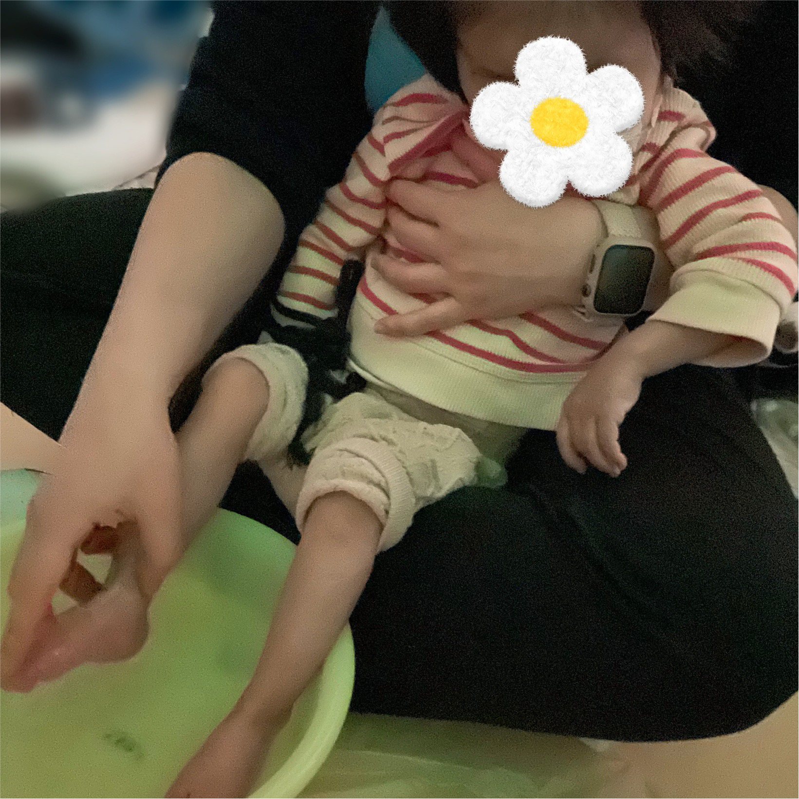 関西、兵庫県、神戸市北区にある重症心身障がい・医療的ケアに対応した児童発達支援、居宅訪問型児童発達支援「こどもデイ　はれいろ」です。足湯を楽しみました！