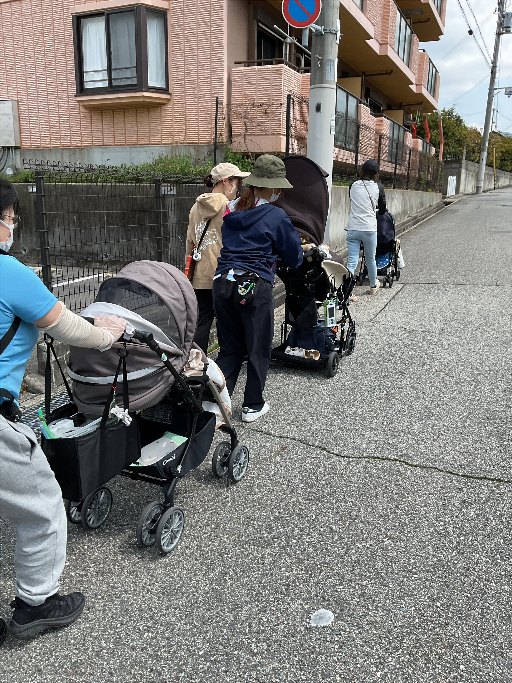 関西、兵庫県、神戸市北区にある重症心身障がい・医療的ケアに対応した児童発達支援施設、居宅訪問型児童発達支援「こどもデイ　はれいろ」です。お花見に行ってきました！