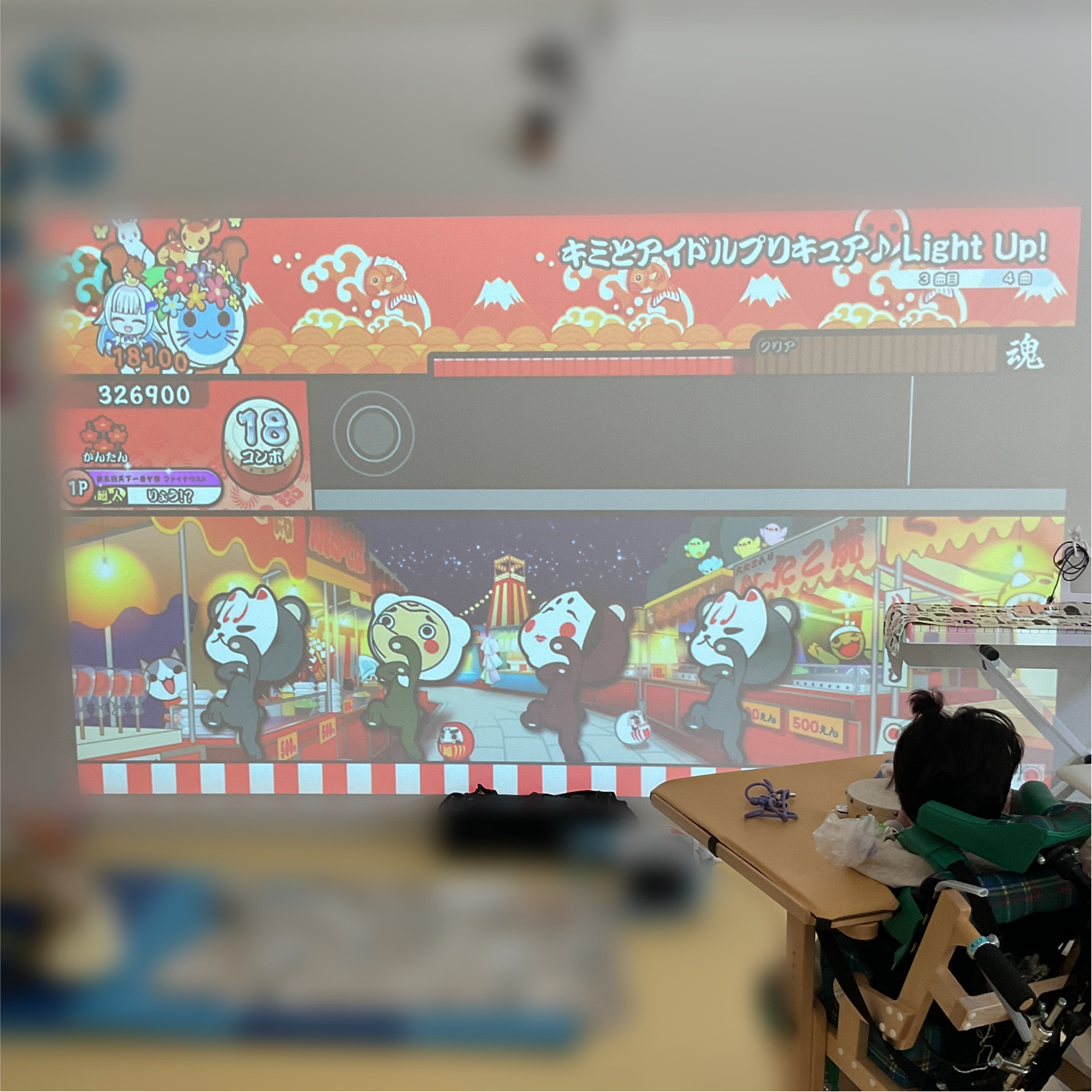 関西、兵庫県、神戸市北区にある重症心身障がい・医療的ケアに対応した児童発達支援施設、居宅訪問型児童発達支援「こどもデイ　はれいろ」です！太鼓の達人で遊びました。