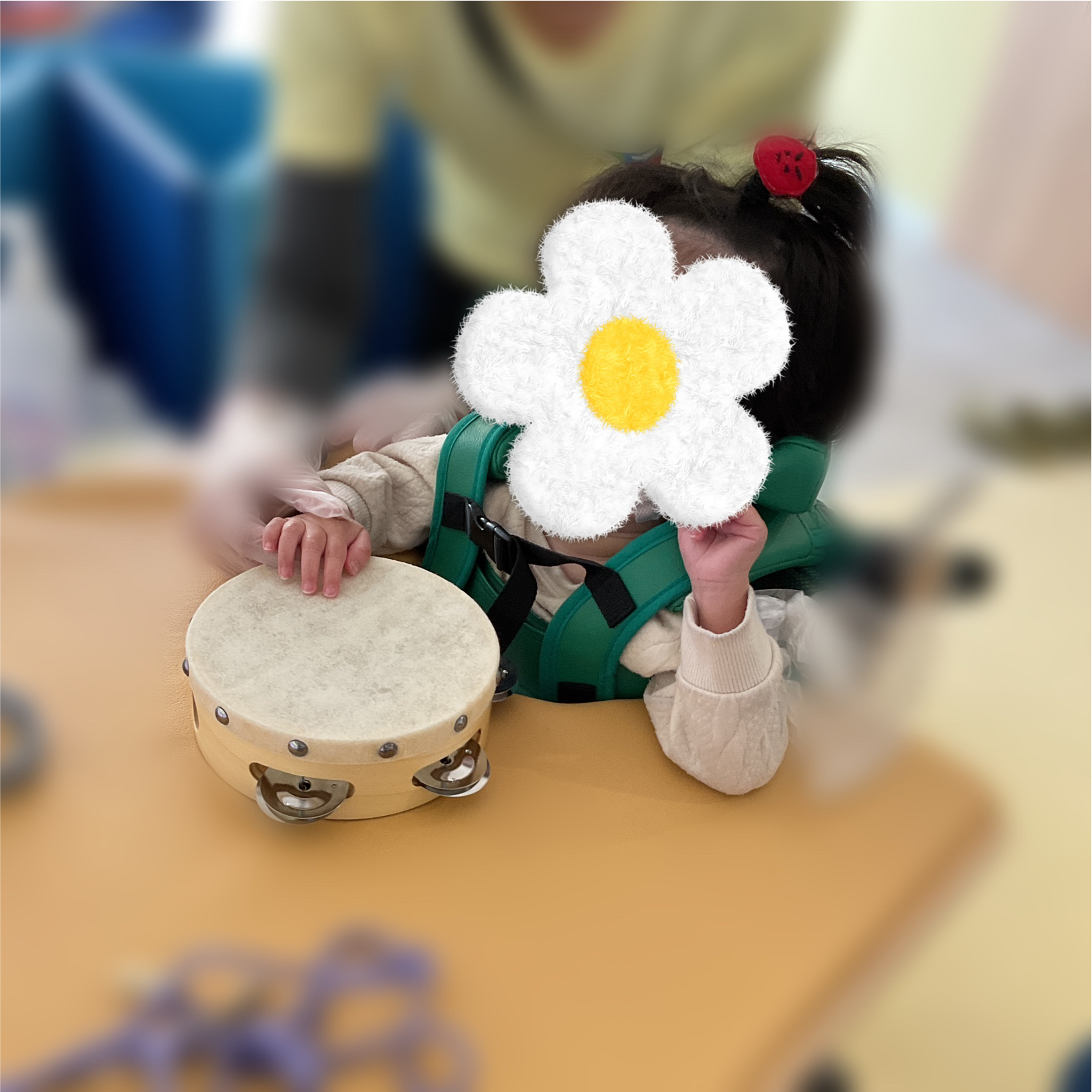 関西、兵庫県、神戸市北区にある重症心身障がい・医療的ケアに対応した児童発達支援施設、居宅訪問型児童発達支援「こどもデイ　はれいろ」です！太鼓の達人に挑戦しました。