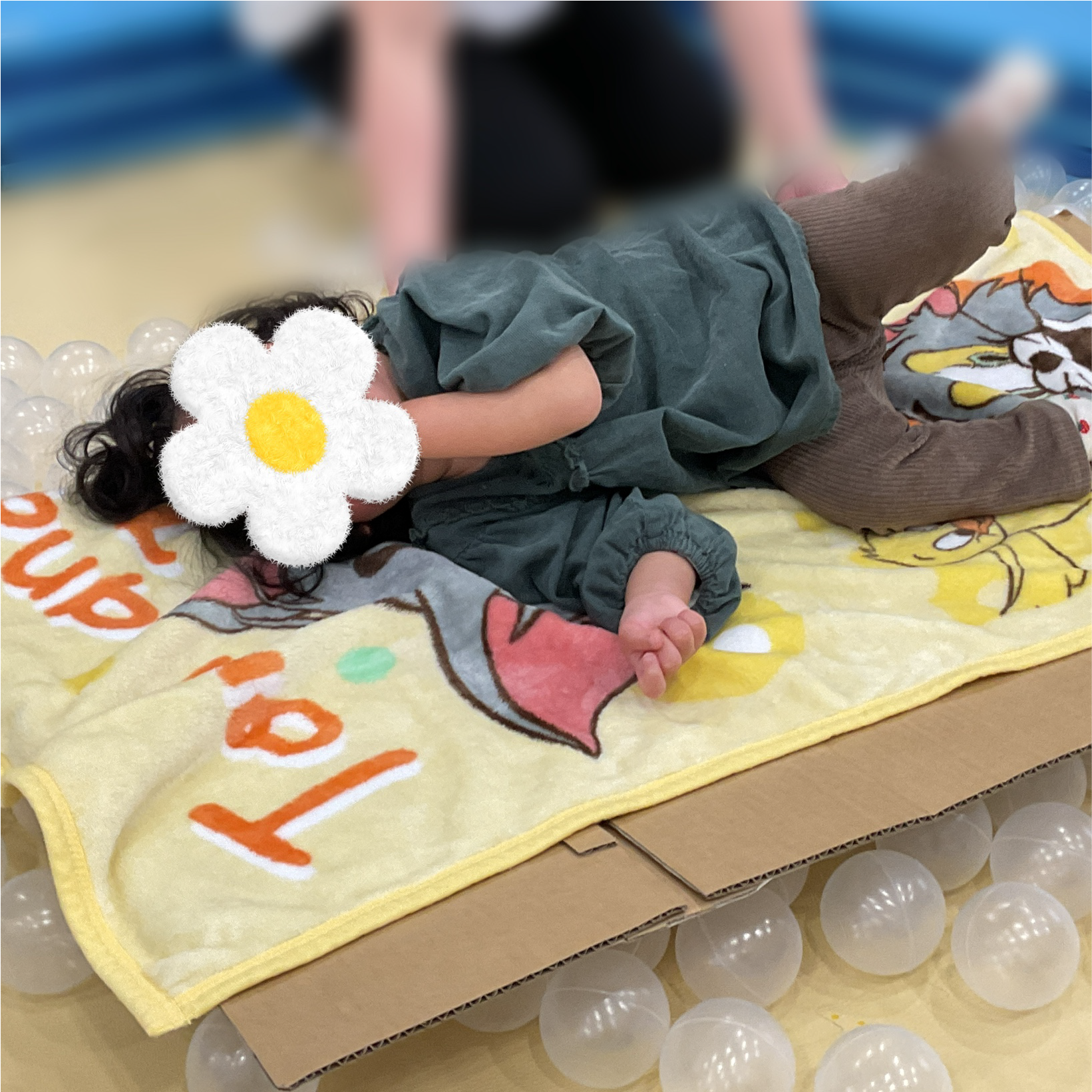 関西、兵庫県、神戸市北区にある重症心身障がい・医療的ケアに対応した児童発達支援施設、居宅訪問型児童発達支援「こどもデイ　はれいろ」です。ボールスライダーで遊びました！