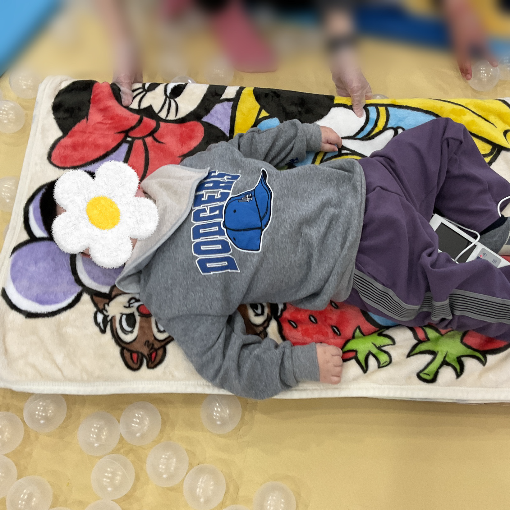 関西、兵庫県、神戸市北区にある重症心身障がい・医療的ケアに対応した児童発達支援施設、居宅訪問型児童発達支援「こどもデイ　はれいろ」です。ボールスライダーで遊びました！