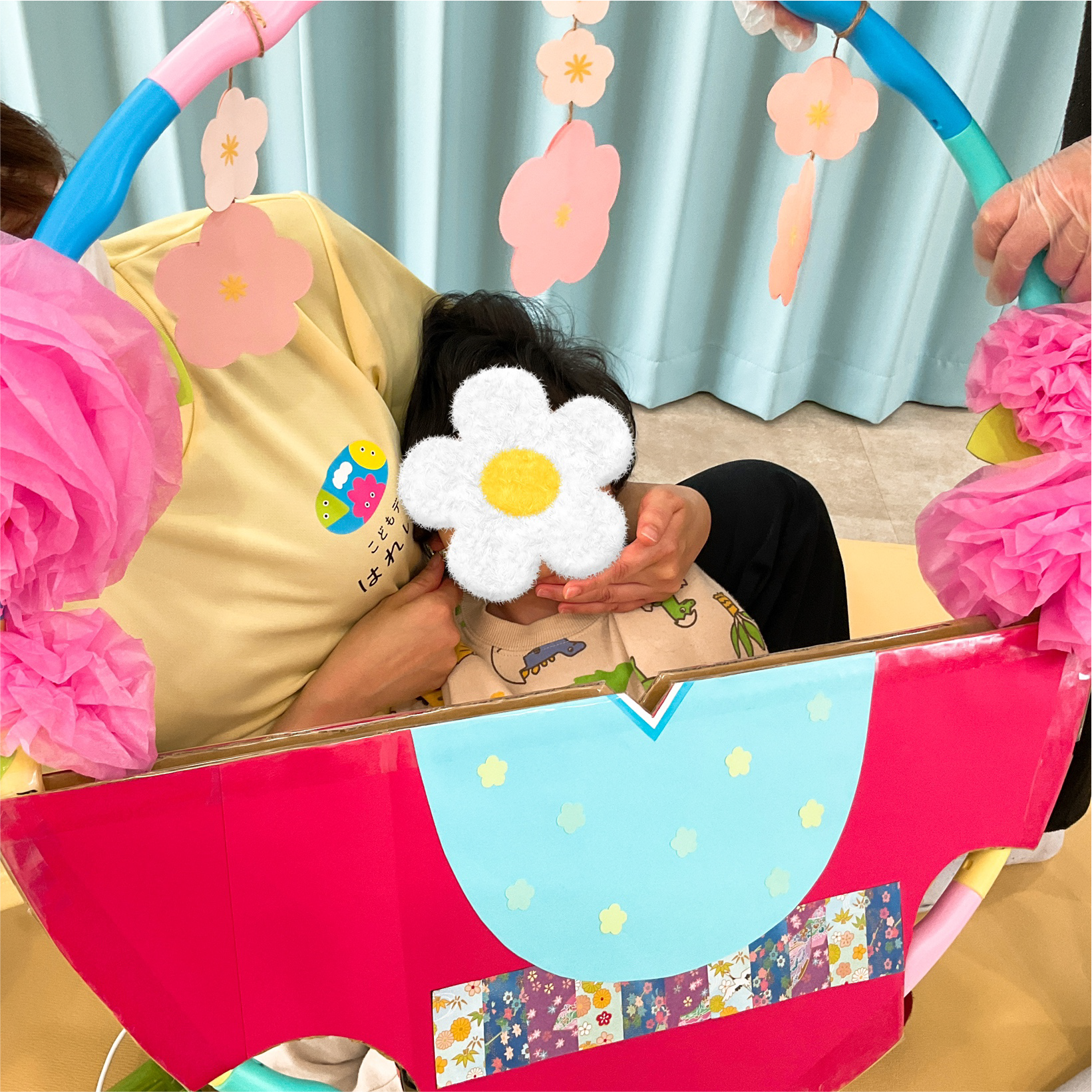 関西、兵庫県、神戸市北区にある重症心身障がい・医療的ケアに対応した児童発達支援施設、居宅訪問型児童発達支援「こどもデイ　はれいろ」です。今日はひな祭りでした！