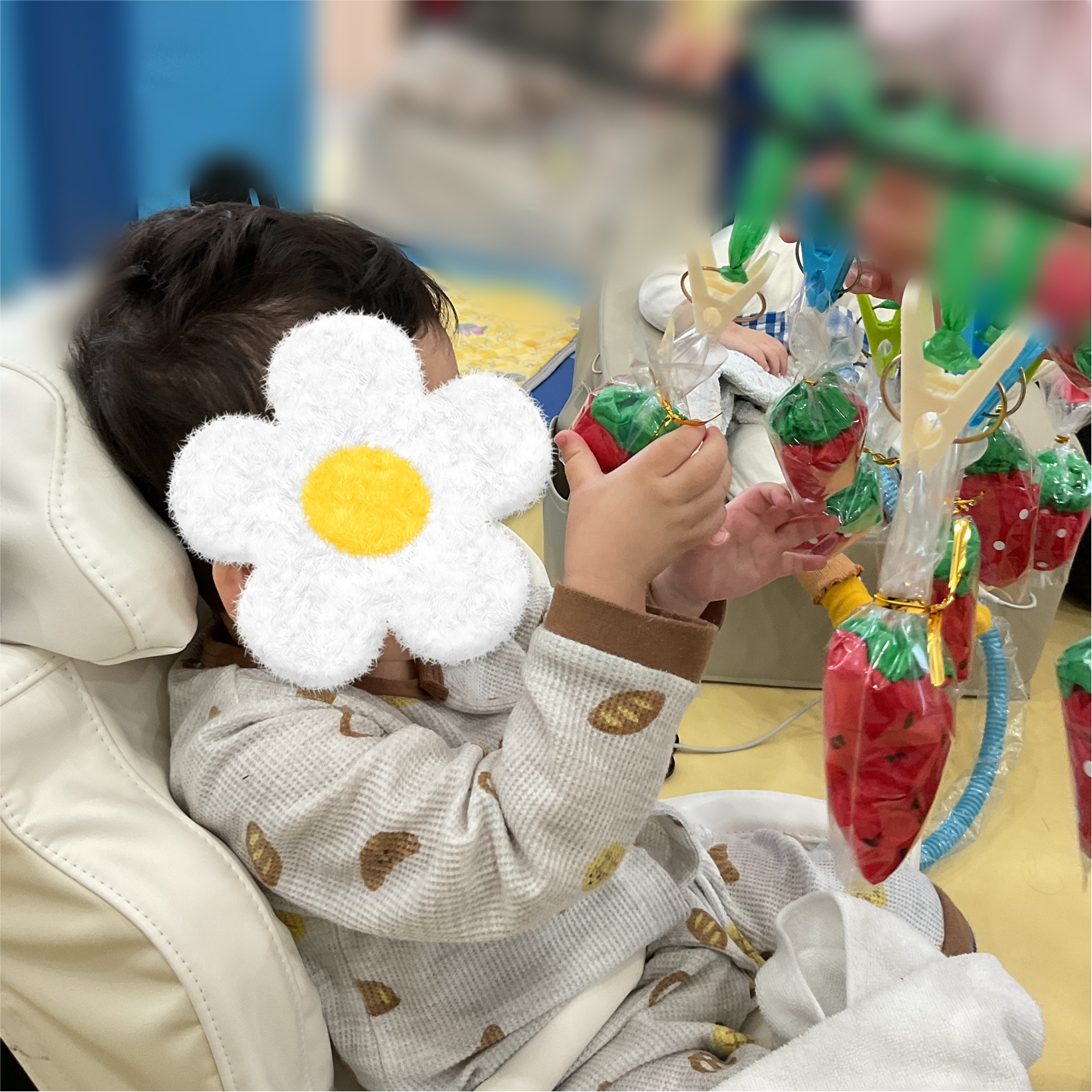 関西、兵庫県、神戸市北区にある重症心身障がい・医療的ケアに対応した児童発達支援施設、居宅訪問型児童発達支援「こどもデイ　はれいろ」です。いちご狩りを楽しみました！