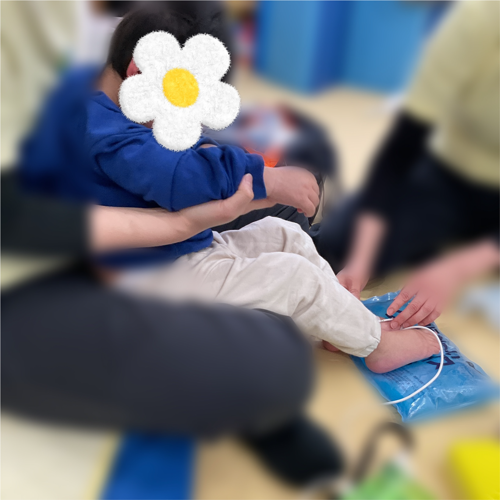 関西、兵庫県、神戸市北区にある重症心身障がい・医療的ケアに対応した児童発達支援施設、居宅訪問型児童発達支援「こどもデイ　はれいろ」です。今日は感覚遊びを楽しみました！