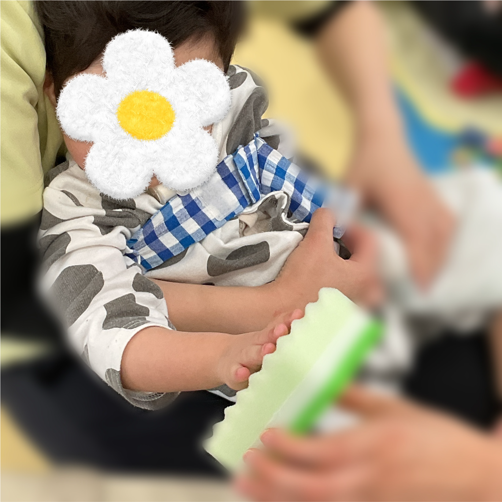 関西、兵庫県、神戸市北区にある重症心身障がい・医療的ケアに対応した児童発達支援施設、居宅訪問型児童発達支援「こどもデイ　はれいろ」です。今日は感覚遊びを楽しみました！