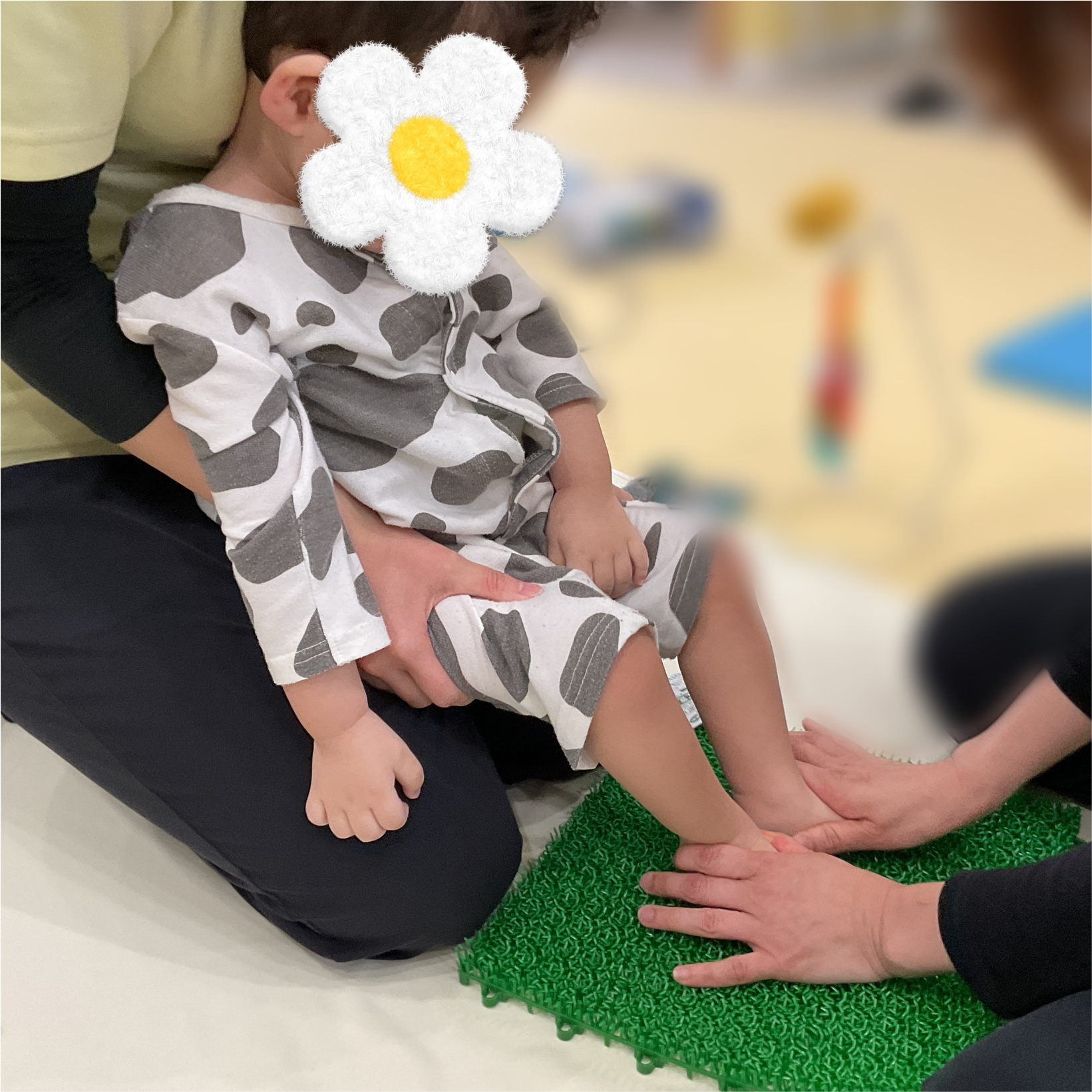 関西、兵庫県、神戸市北区にある重症心身障がい・医療的ケアに対応した児童発達支援施設、居宅訪問型児童発達支援「こどもデイ　はれいろ」です。今日は感覚遊びを楽しみました！