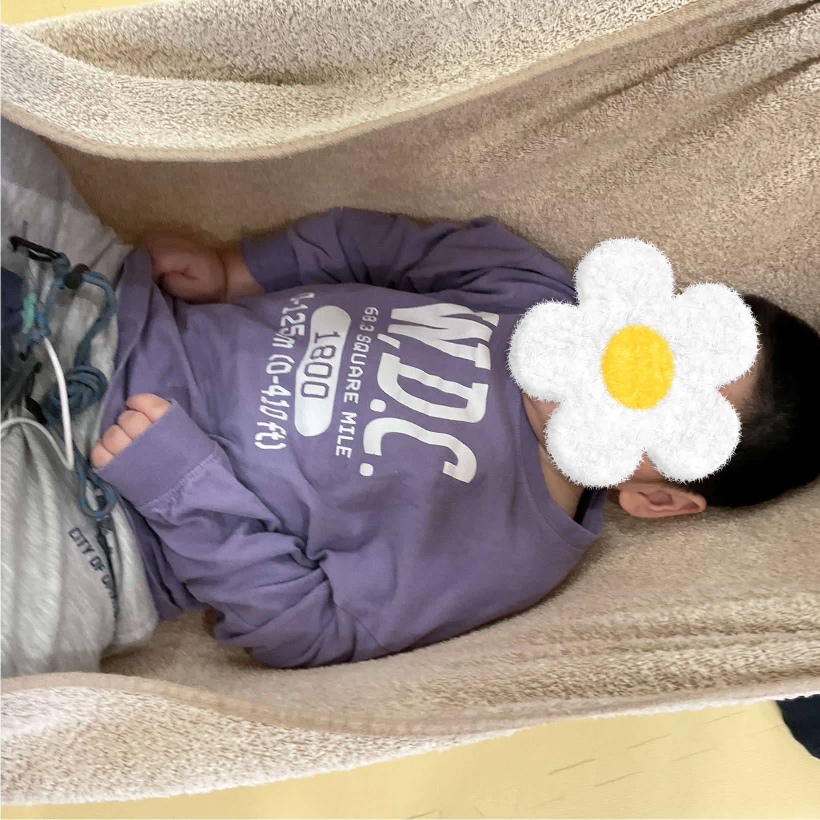 関西、兵庫県、神戸市北区にある重症心身障がい・医療的ケアに対応した児童発達支援施設、居宅訪問型児童発達支援「こどもデイ　はれいろ」です。今日は大人気のタオルブランコ遊びです！