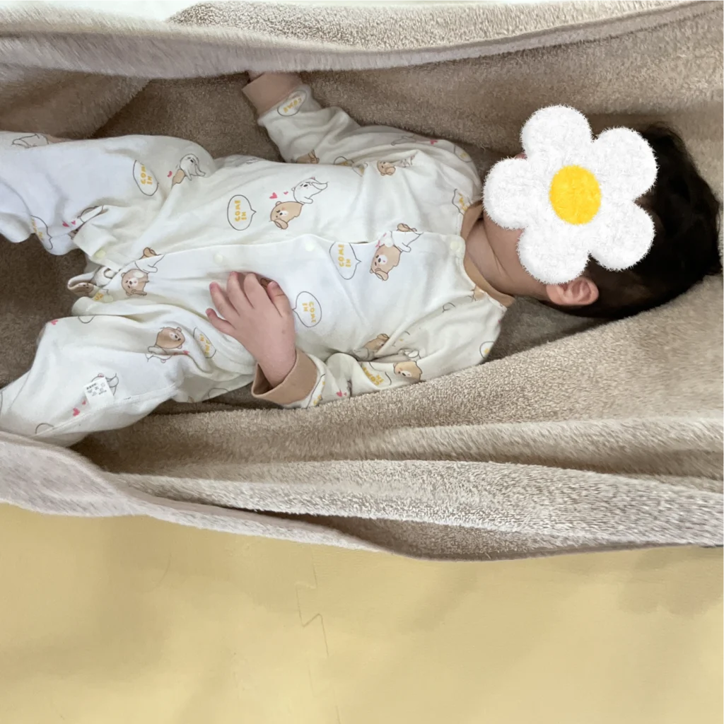 兵庫県神戸市北区の重症心身障がい・医療的ケアに対応した児童発達支援、居宅訪問型児童発達支援「こどもデイ　はれいろ」です、今日はタオルブランコ遊びです！