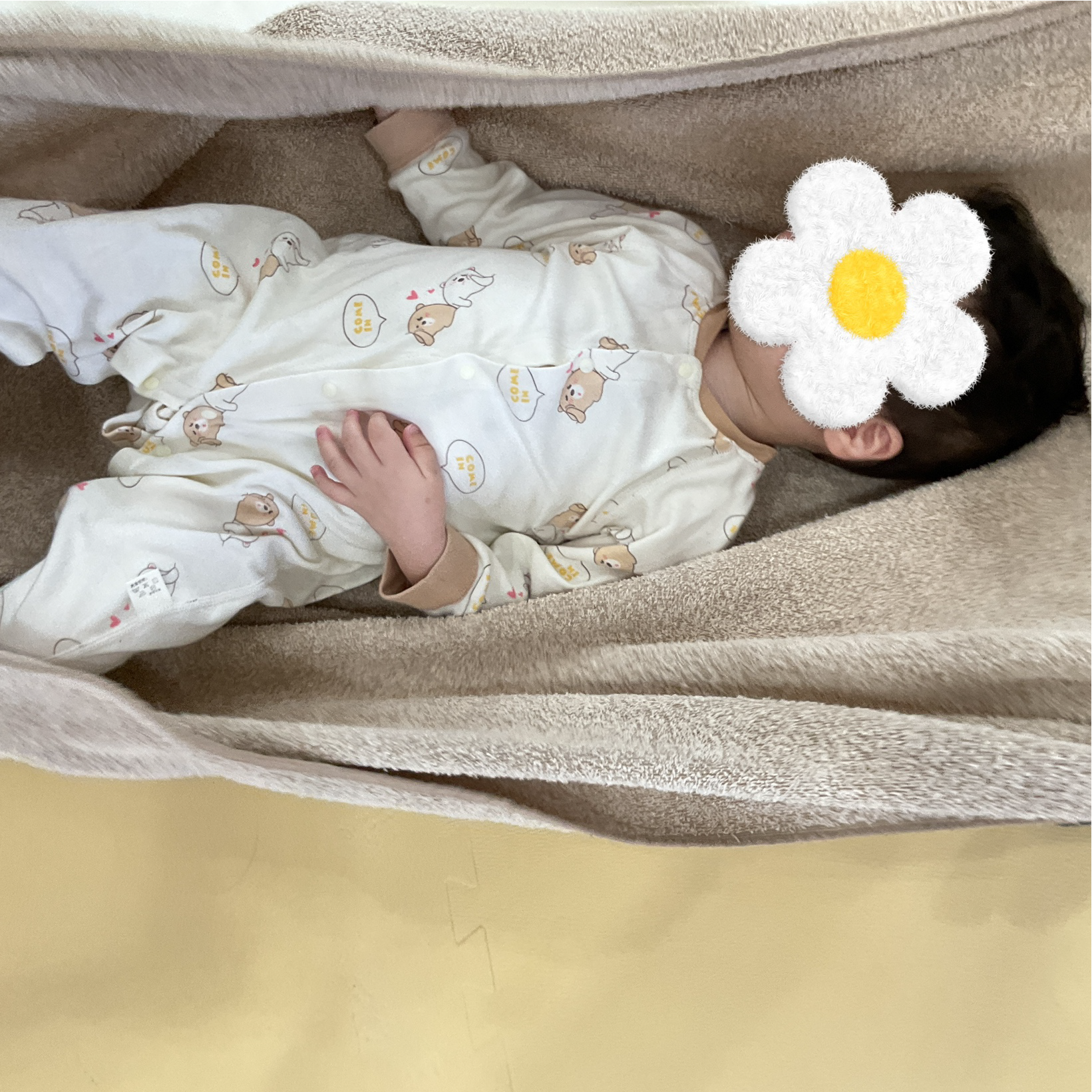 兵庫県神戸市北区の重症心身障がい・医療的ケアに対応した児童発達支援、居宅訪問型児童発達支援「こどもデイ　はれいろ」です、今日はタオルブランコ遊びです！