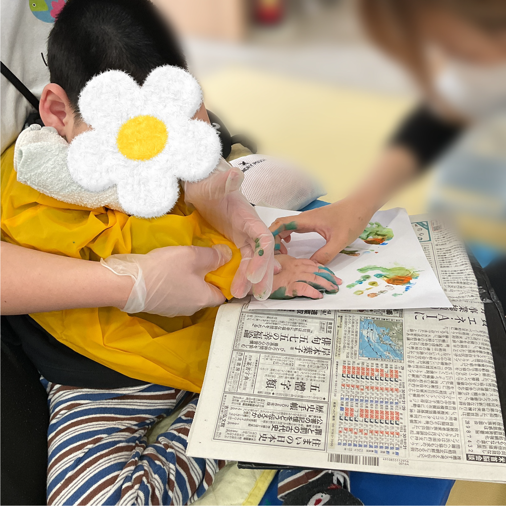 関西、兵庫県、神戸市北区にある重症心身障がい・医療的ケアに対応した児童発達支援施設、居宅訪問型児童発達支援「こどもデイ　はれいろ」です。５月の制作を行なっています！