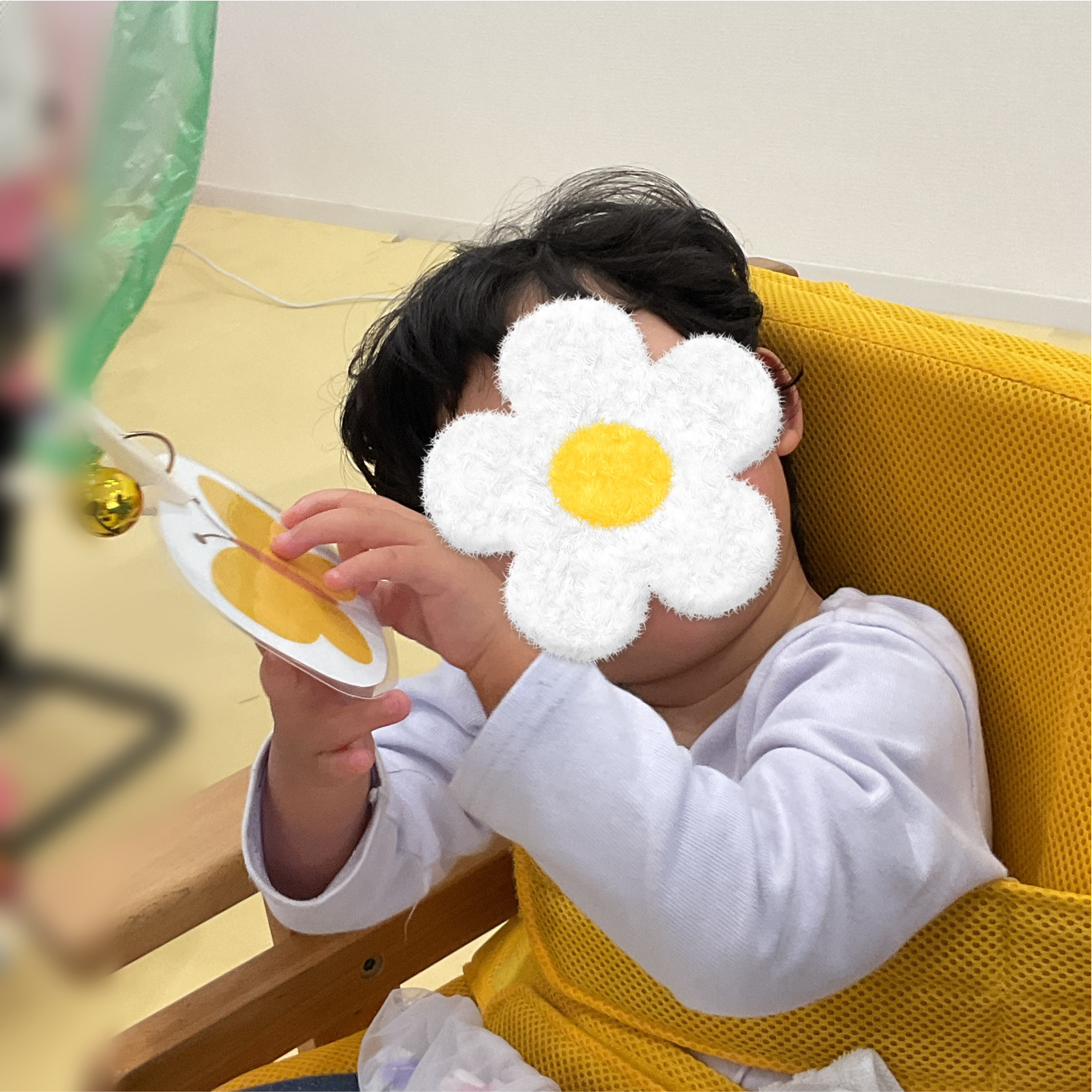 兵庫県神戸市北区の重症心身障がい・医療的ケアに対応した児童発達支援、居宅訪問型児童発達支援「こどもデイ　はれいろ」です、今日は蝶々遊びです！