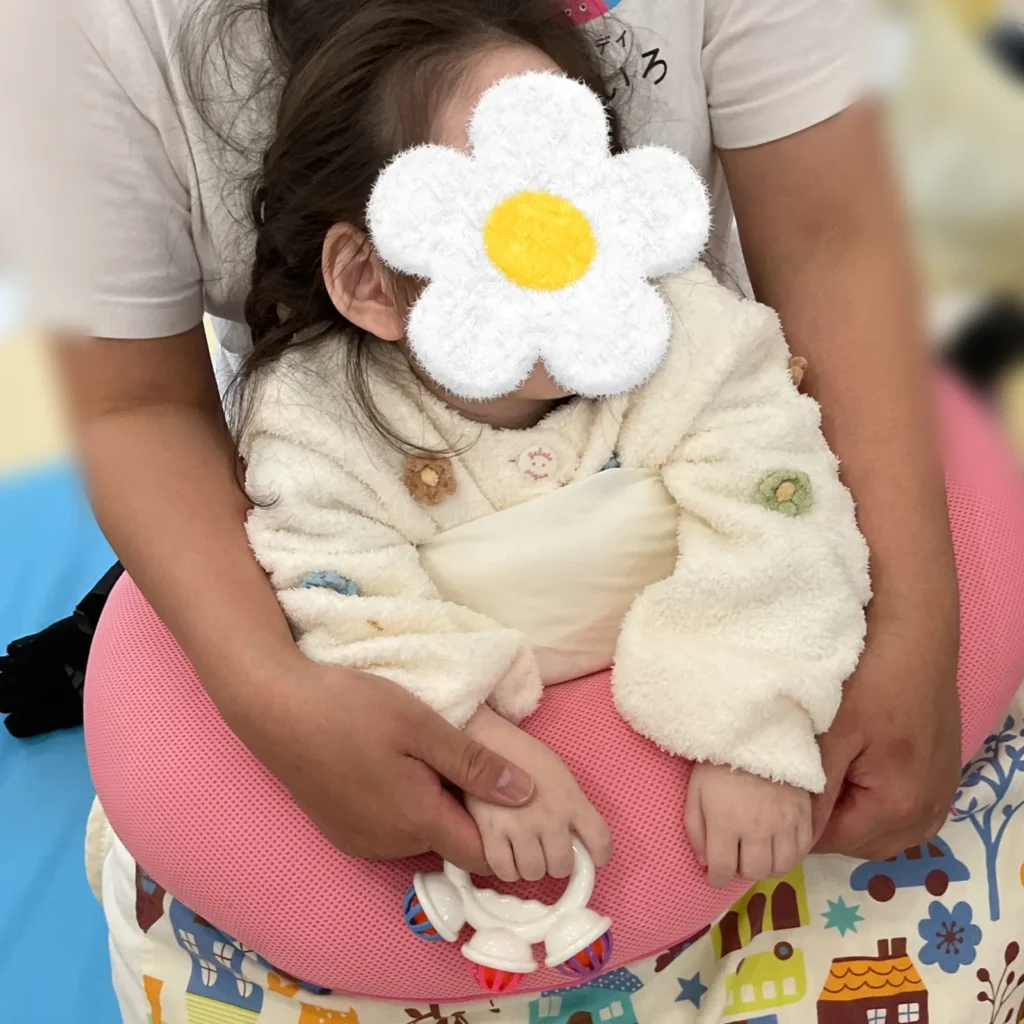 兵庫県神戸市北区、児童発達支援、居宅訪問型児童発達支援こどもデイはれいろです。今日は秋の音楽会で、好きな楽器を選んで演奏しました。