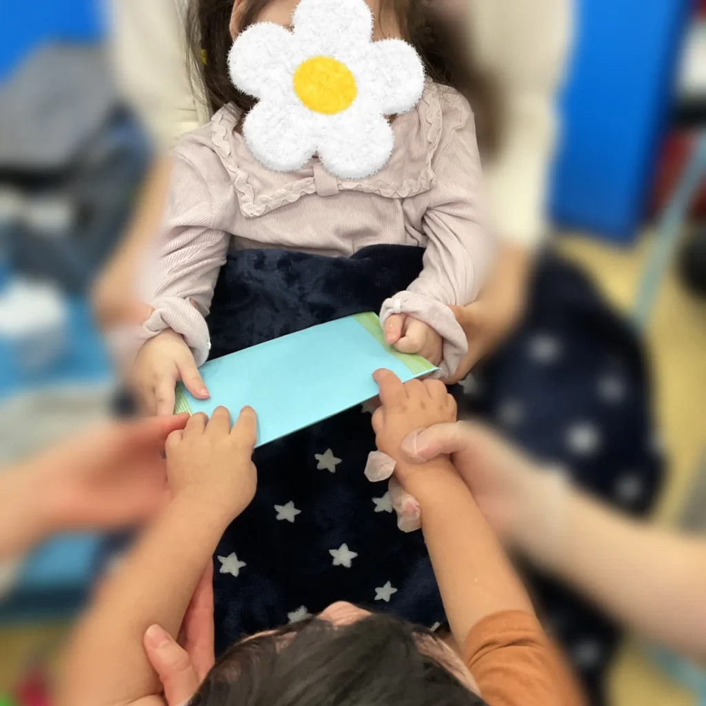 兵庫県神戸市北区、児童発達支援、居宅訪問型児童発達支援こどもデイはれいろです。9月生まれのお友だちのお誕生日会をしました。