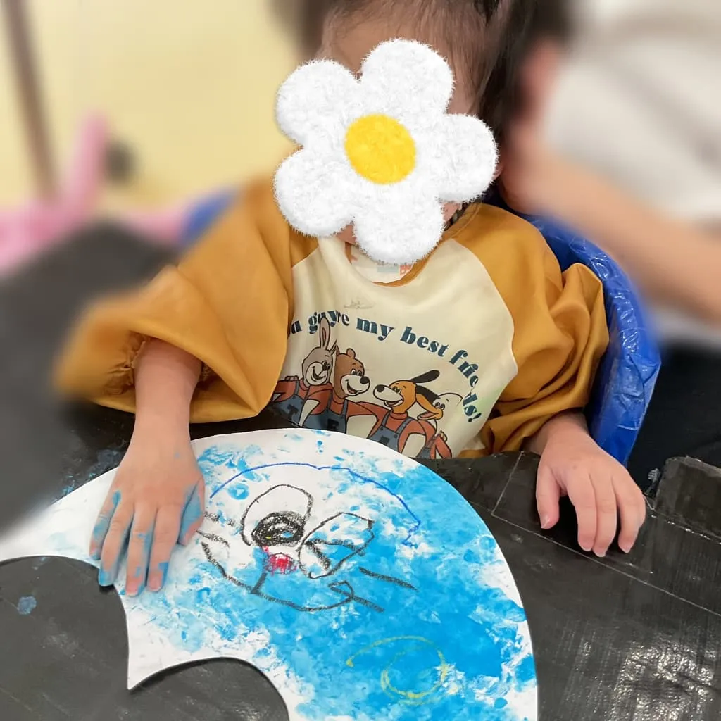 https://kodomoday-hareiro.com/wp-content/uploads/2026/10/painting-activity-brush-crayon.webp
